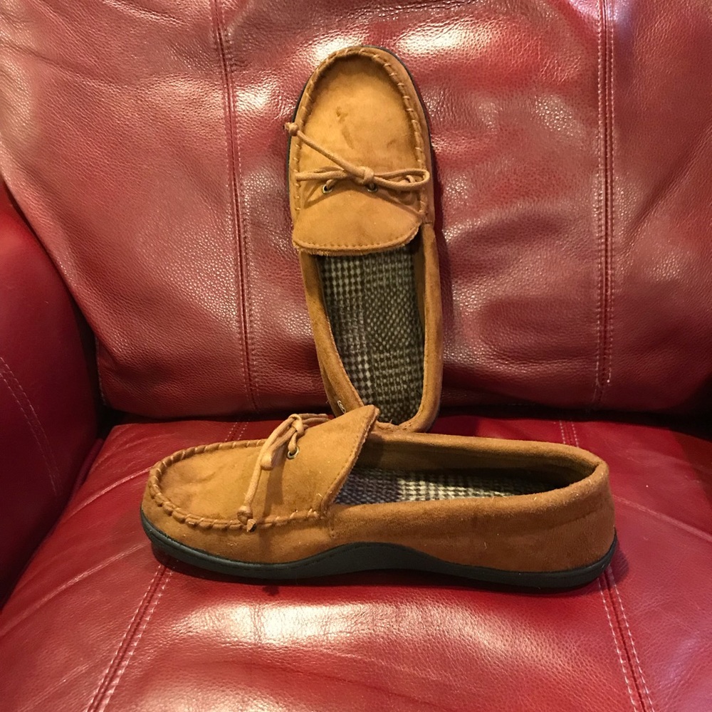 Men’s Isotoner Signature Slippers Size 8-9